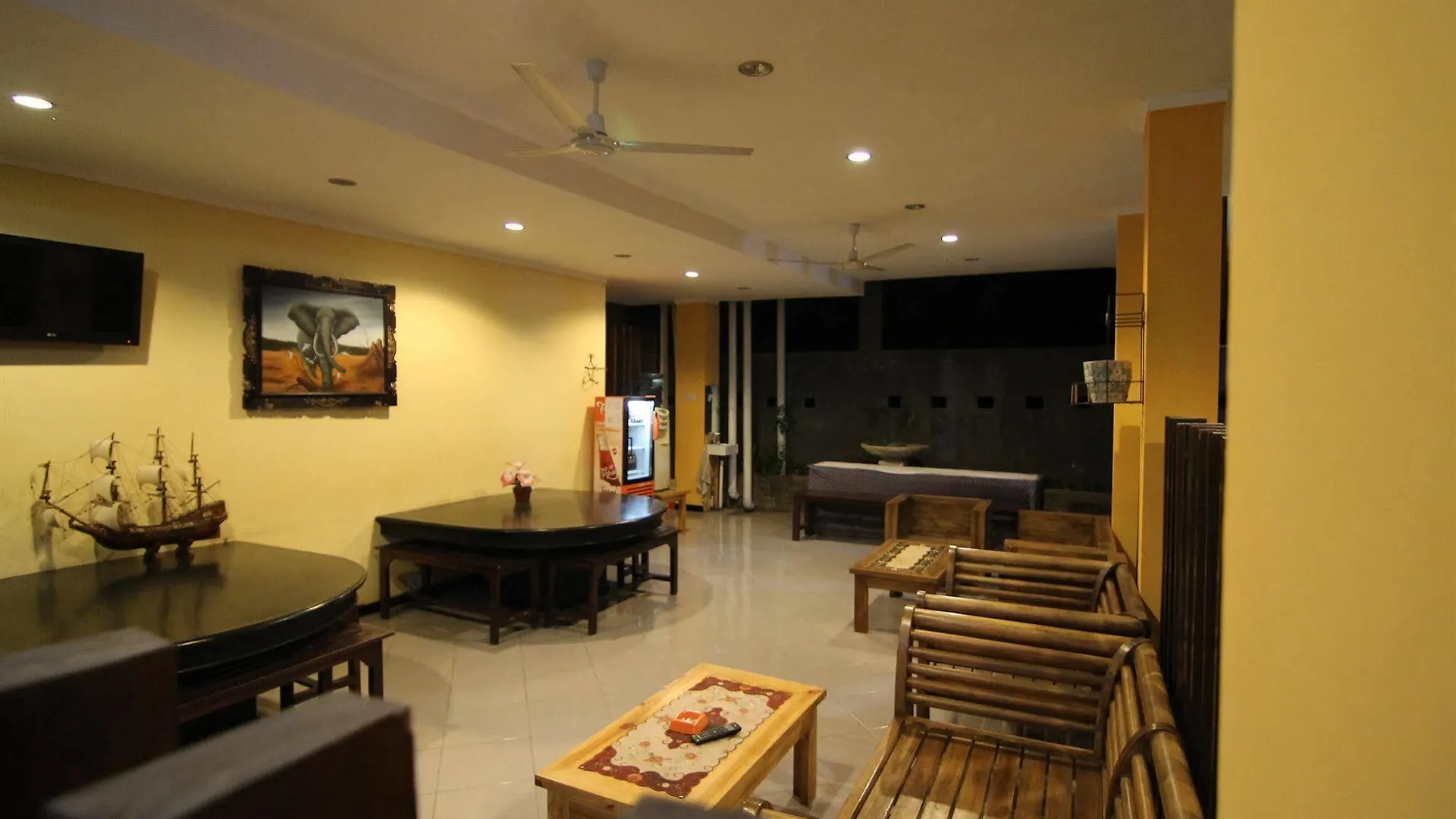 Ct1 Bali Bed & Breakfast 庫塔