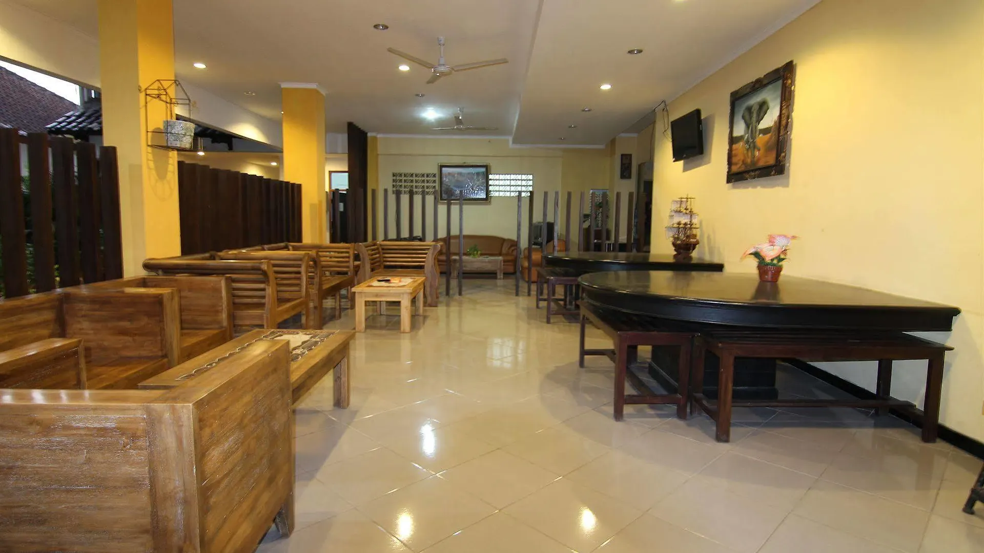 Ct1 Bali Bed & Breakfast 庫塔 0*,  印尼